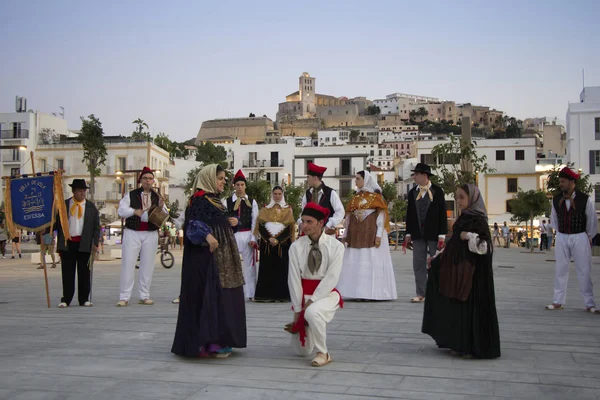 Ibiza Španělsko Červen Folklorní Skupina Provádí Tradiční Tanec Kroji Června — Stock fotografie