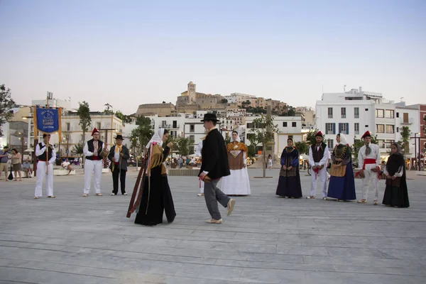 Ibiza Španělsko Červen Folklorní Skupina Provádí Tradiční Tanec Kroji Června — Stock fotografie