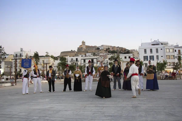 Ibiza Španělsko Červen Folklorní Skupina Provádí Tradiční Tanec Kroji Června — Stock fotografie