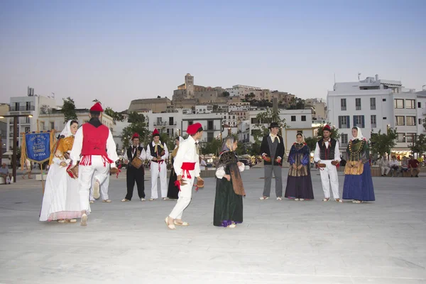 Ibiza Španělsko Červen Folklorní Skupina Provádí Tradiční Tanec Kroji Června — Stock fotografie