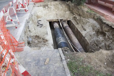Isıtma boruları Kazılan hendek derinlikte onarım