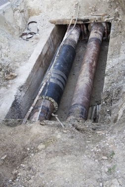 Isıtma boruları Kazılan hendek derinlikte onarım