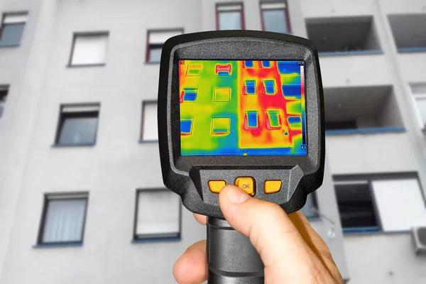 Detecção Perda Calor Fora Edifício Usando Câmera Térmica Infravermelha — Fotografia de Stock