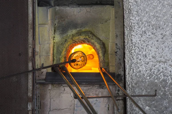 Herstellung Von Glas Einem Traditionellen Ofen Einer Glasfabrik Murano Venedig — Stockfoto