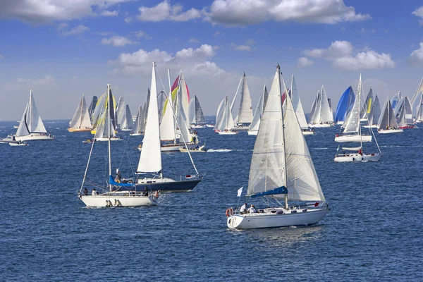 Regatta Barcolana ในอ Trieste ตาล — ภาพถ่ายสต็อก