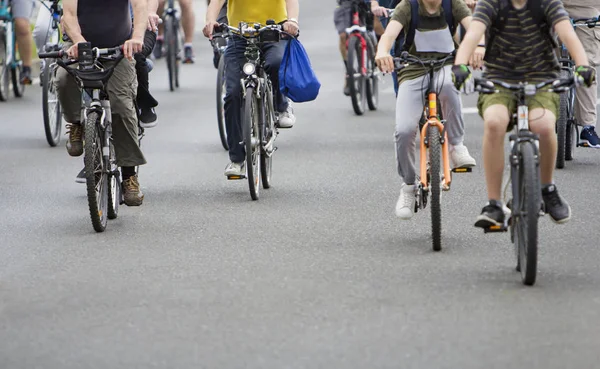 Radfahrer Verkehr Auf Den Straßen Der Stadt — Stockfoto