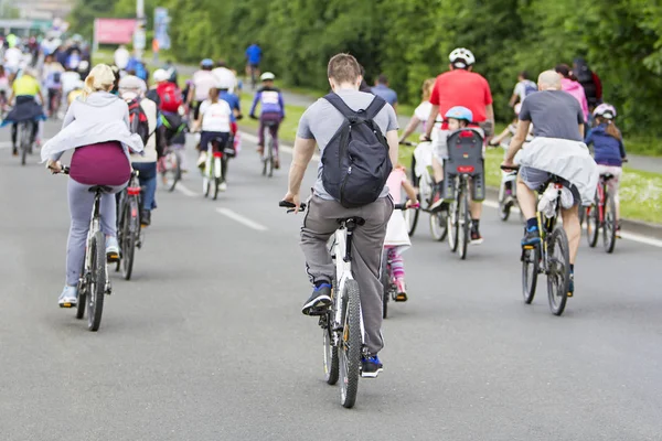 Radfahrer Verkehr Auf Den Straßen Der Stadt — Stockfoto