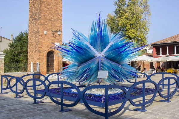 Isla Murano Venecia Italia Septiembre Escultura Azul Cristal Murano Plaza —  Fotos de Stock