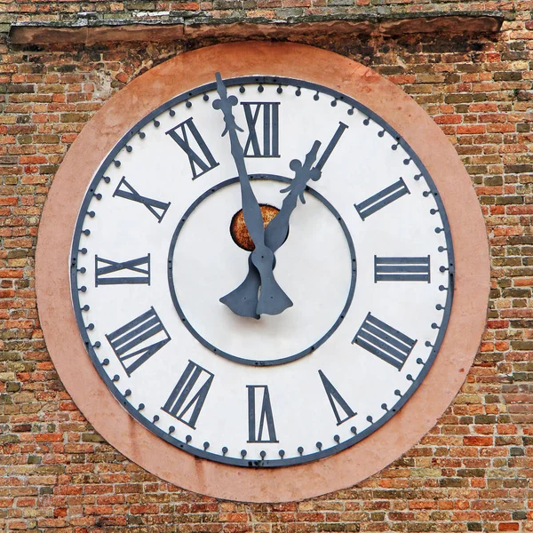 Horloge médiévale sur une tour à Mestre près de Venise — Photo