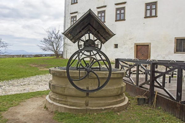 Old Water Well Pulley Ptuj Sloveni — Stock Photo, Image