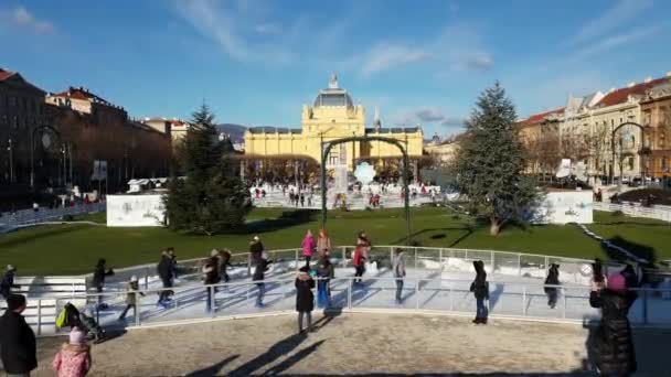 Zagreb Croatia January 2019 Young People Skating City Ice Skating — Stock Video