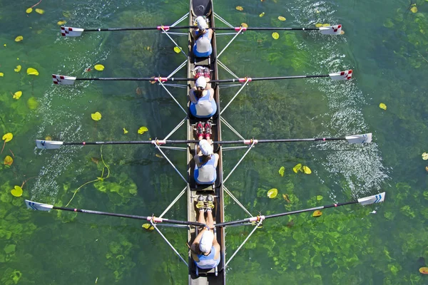 Four Womens Rowing Team Blue Lake Aerial View — Stock Photo, Image