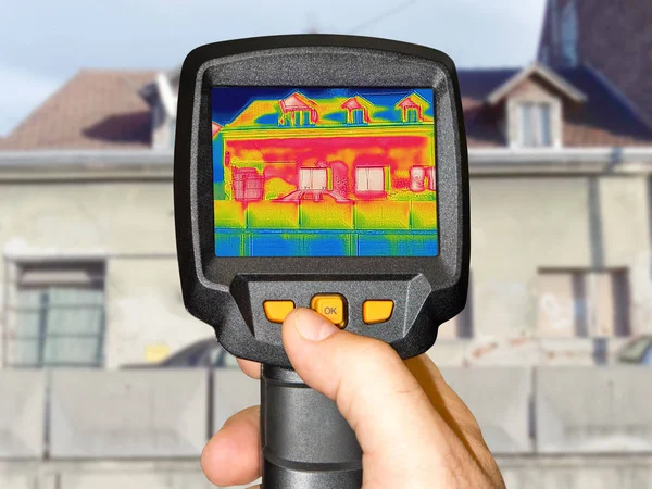 Detecting Heat Loss Building Using Thermal Camera — Stock Photo, Image
