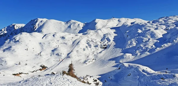 Panorámás Kilátás Nyílik Havas Hegyek Szlovéniában Vogel Síközpont — Stock Fotó