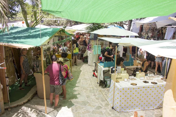 伊维萨拉斯达利亚斯的嬉皮士市场 — 图库照片