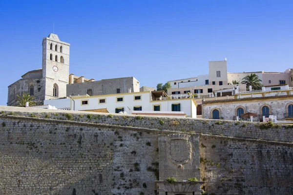 Ibiza città di Eivissa con la cattedrale e la città vecchia — Foto Stock