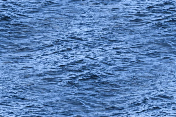 Поверхность морской воды как бесшовный фон — стоковое фото