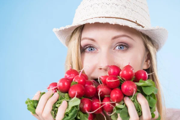 Happy Cheerful Teenage Girl Wearing Sun Hat Holding Delicious Redish — стоковое фото