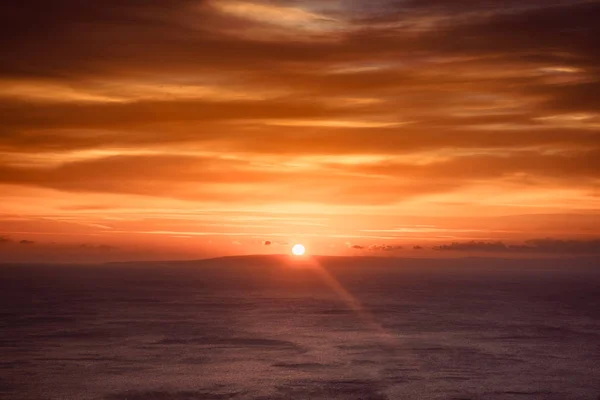 Γραφικό Ηλιοβασίλεμα Ανατολή Πάνω Από Την Επιφάνεια Της Θάλασσας Φυσικό — Φωτογραφία Αρχείου