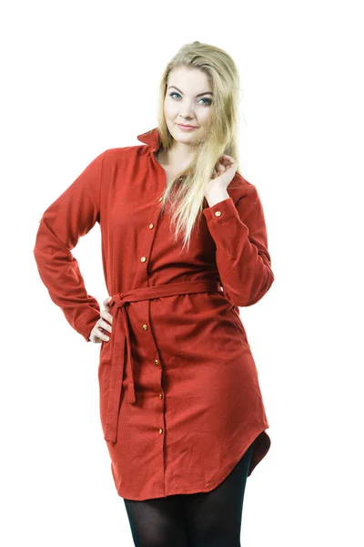 Módní Žena Nosí Dlouhé Červené Retro Šaty Černé Legíny Podzimní — Stock fotografie