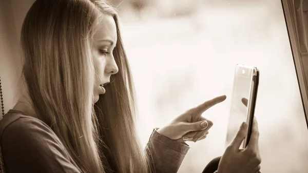 Moderne Technologie Onderwijs Internet Digitaal Online Leren Concept Lang Haar — Stockfoto