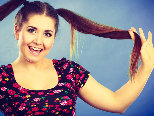 Educación Adolescencia Concepto Felicidad Feliz Adolescente Estudiante Chica Con Colas —  Fotos de Stock