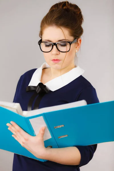 Focused Business Woman Writing Something Thinking Problem Solution New Ideas — Stock Photo, Image