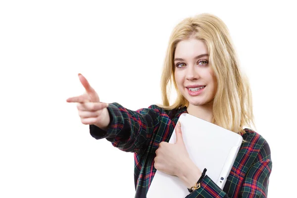 Young Teenage Woman Using Tablet Surfing Internet Working Getting Inspirations — Stock Photo, Image