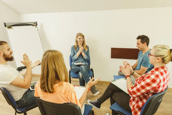 Réunion Collaboration Équipe Concept Démarrage Diversité Masculine Féminine Jeunes Étudiants — Photo