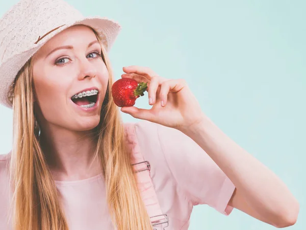 Feliz Joven Adolescente Alegre Listo Para Verano Con Traje Rosa —  Fotos de Stock