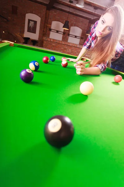 Competition Concept Young Girl Having Fun Billiard Beautiful Fashionable Woman — Stock Photo, Image