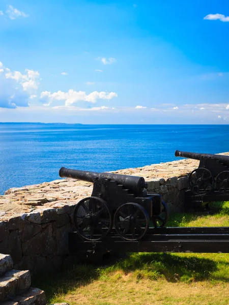 用大炮附近岛屿博恩霍尔姆在波罗的海丹麦斯堪的那维亚欧洲堡 Christiansoe 海军堡垒 — 图库照片