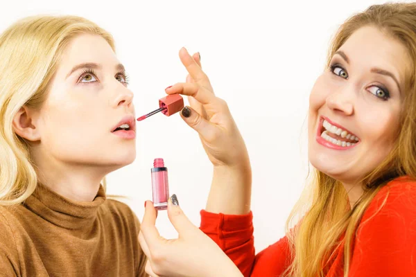 Make Artist Friend Applying Another Woman Lipstick Lip Gloss Lips — Stock Photo, Image