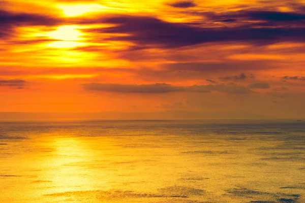 海面上の景色の夕日や日の出 自然の風景 美しい風景 — ストック写真