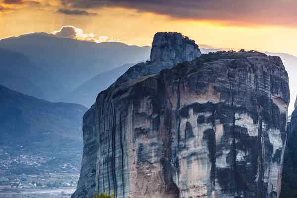 テッサリアギリシャに山と崖の岩の形成 — ストック写真