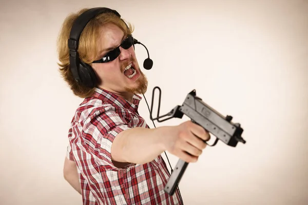 Nerd Friki Joven Adulto Hombre Jugando Videoconsola Sosteniendo Pistola Con —  Fotos de Stock