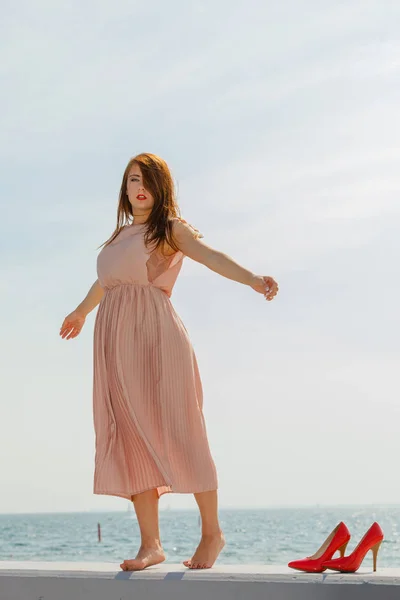 Hobby Idyllische Aspecten Van Vrouwelijkheid Concept Vrouw Lopen Steiger Zonder — Stockfoto