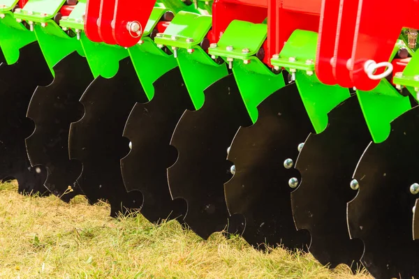 Landbouw Apparatuur Concept Gedetailleerde Closeup Van Disc Harrow Landbouwmachines Buiten — Stockfoto