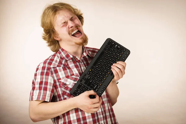 Nerd Friki Joven Adulto Hombre Jugando Videojuegos Con Teclado Computadora —  Fotos de Stock