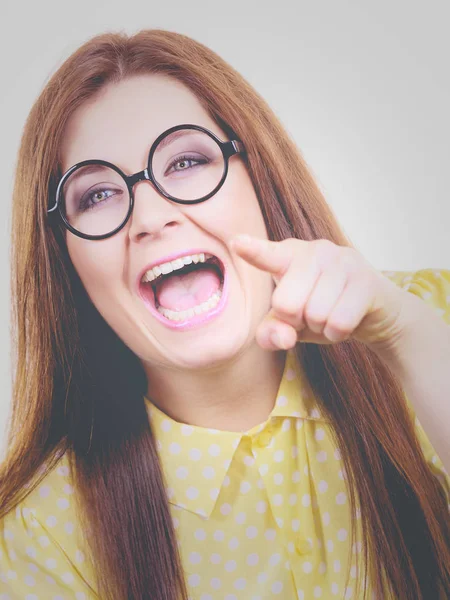 Feliz Alegre Joven Mujer Adulta Con Pelo Largo Marrón Nerd — Foto de Stock