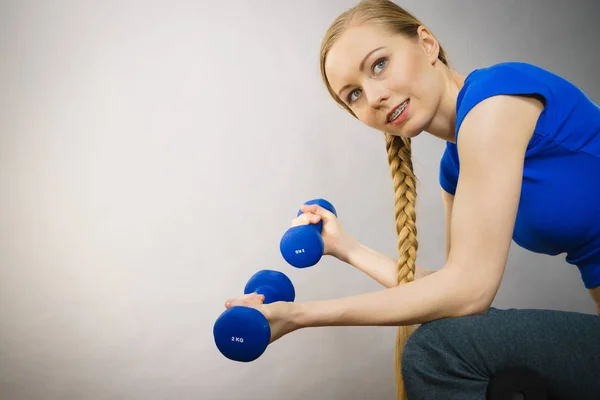 Teenage Young Woman Working Out Home Small Light Dumbbells Training — Stock Photo, Image