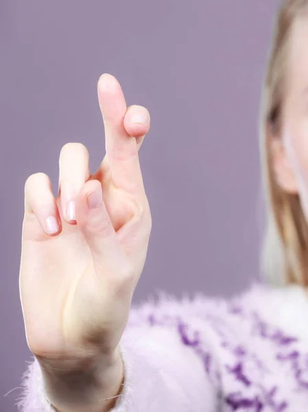 Concepto Gestos Signos Mujer Mano Haciendo Gesto Promesa Con Los —  Fotos de Stock