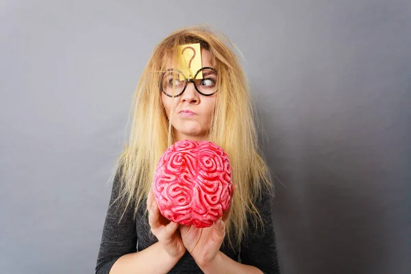 Weird Blonde Woman Holding Brain Having Something Mind Thinking Idea — Stock Photo, Image