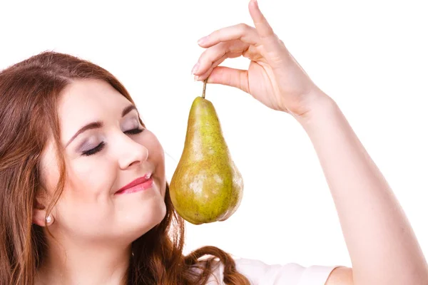 Mulher Cabelo Escuro Segurando Fruta Pêra Verde Recomendo Desintoxicação Dieta — Fotografia de Stock