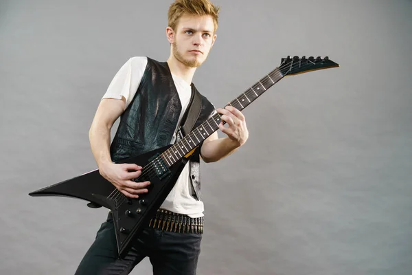 Joven Barbudo Con Guitarra Eléctrica Persona Adulta Sostiene Instrumento Toca — Foto de Stock