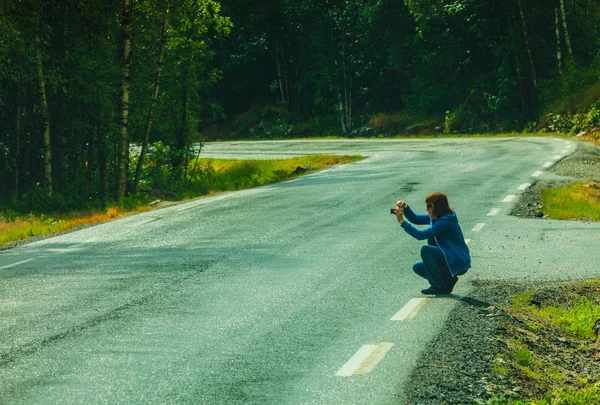 Woman Taking Pictures Road Traveling Norway Picturing Nature Forest Trees — Stock Photo, Image