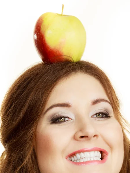 Mulher Jovem Encantadora Fêmea Segurando Grande Fruta Maçã Verde Vermelha — Fotografia de Stock