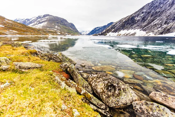 Turizm Tatilleri Seyahatler Stranda Daki Djupvatnet Gölü Romsdal Norveç Skandinavya — Stok fotoğraf