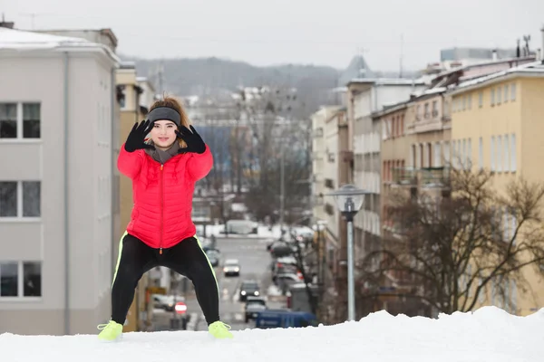 Egy Aki Meleg Sportruházatot Visel Futkározik Odakint Télen Városi Utca — Stock Fotó