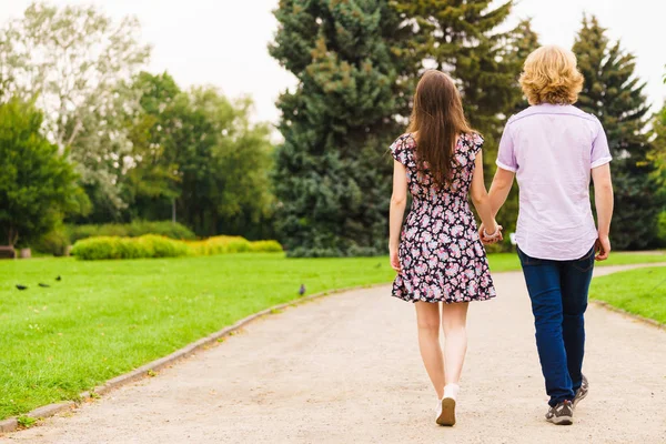 Man Woman Walking Public Park Having Fun Summer Warm Weather — Stock Photo, Image